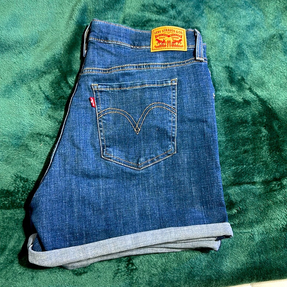 Mid length Levi’s shorts